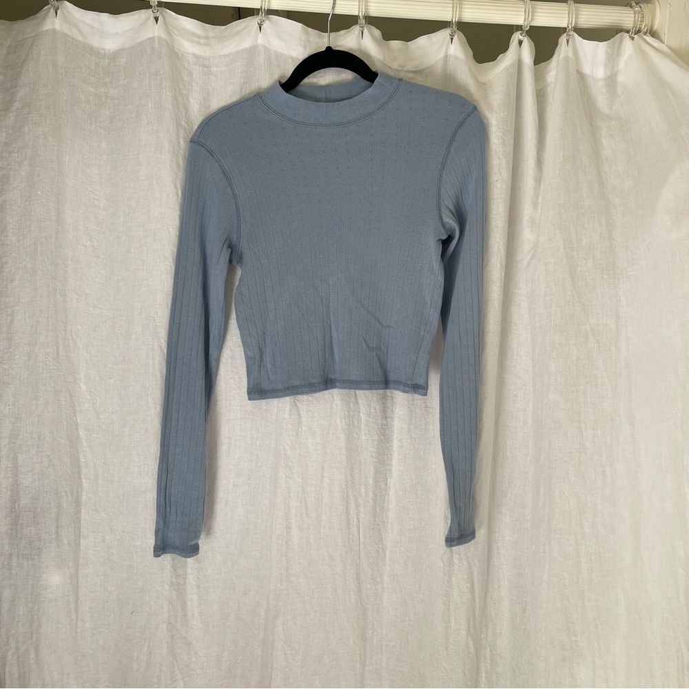Medium American Eagle mock turtle neck